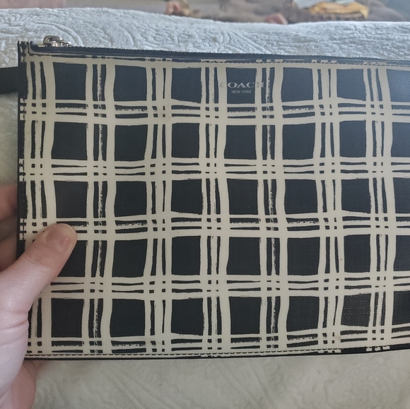 Large Makeup pouch and flat iPad or tablet holder - Picture 5 of 6